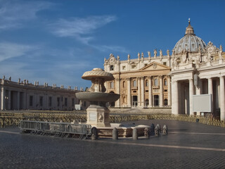 Obraz premium Famous St. Peters square or Piazza San Pietro in Rome with Saint Peter basilica