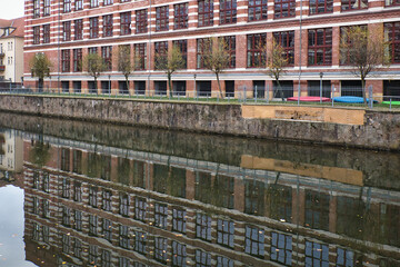 ehemalige Buntgarnwerke am Fluss Weiße Elster, Fabrik, Leipzig in Sachsen, Deutschland	