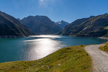 Die Sonne glitzern im K&ouml;lnbrein-Stausee