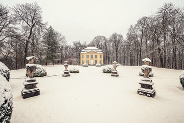 Burgk Castle, a historic jewel in Thuringia, reveals a very special splendor in winter. The...