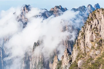 Foto op Plexiglas Huangshan Clouds above the peaks of Huangshan National park. Anhui province