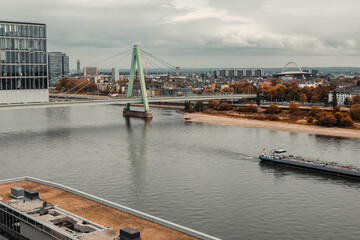Ein Ausblick aus den Kranhäusern