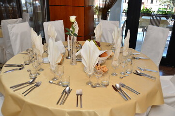 arranging a wedding table in Romania