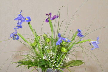 blue violet flower arrangement