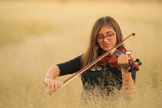 18,630 BEST Girls And Violins IMAGES, STOCK PHOTOS & VECTORS | Adobe Stock
