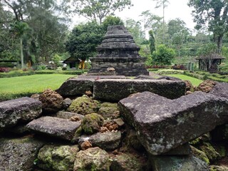 Stones and Stupa in Sumberawan