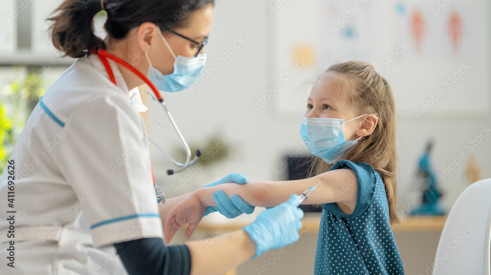 Canvas Prints doctor vaccinating child