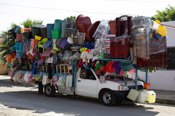 Vendedor ambulante latino mexicano vehículo comercio informal negocio emprendedor comerciante...