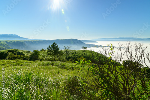 雲海最高に美しい晴天空を背景に阿蘇山 阿蘇五岳 雲海高山植物風景年8月日本 熊本県阿蘇市 画質100 解像度350dpi Sea Of Clouds Mt Aso Aso Godake 雲海最高に美しい晴天空を背景に阿蘇山 阿蘇五岳 雲海高山植物風景年8月日本 熊本県阿蘇市 画質100 解像度350dpi Sea Of Clouds Mt Aso Aso Godake