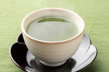 温かい緑茶