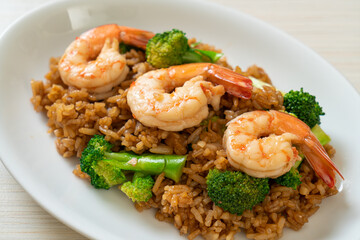fried rice with broccoli and shrimps