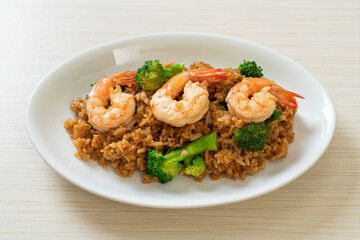 fried rice with broccoli and shrimps