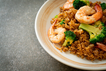 fried rice with broccoli and shrimps