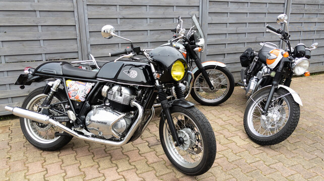 triumph t100 oldtimer bonneville and royal enfield GT interceptor retro vintage motorbike parked
