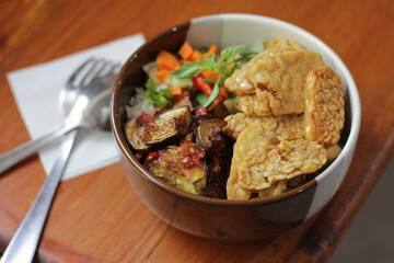 rice with tempeh and eggplant spicy sauce
