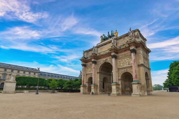 Obraz premium Paris France, city skyline at Arc de Triomphe du Carrousel and Tuileries Garden
