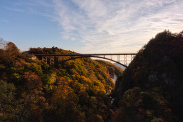 つばくろ谷の紅葉と雲海（磐梯吾妻スカイライン）