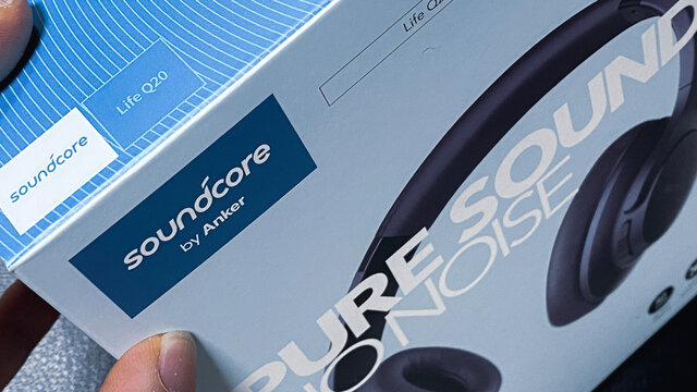 ANKER SOUNDCORE LIFE Q20 ノイズキャンセリングヘッドフォン ブルーをネットショップで購入。おこもり時間で音楽を楽しむ。2021年2月撮影/日本
