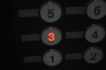 エレベーターのボタン