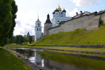 Fototapeta na wymiar Holy Trinity Cathedral in Pskov. One of the oldest sights in Russia