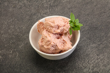 Liver pate in the bowl