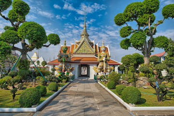 Fototapeta na wymiar Wat Arun entrance and temple in Bangkok