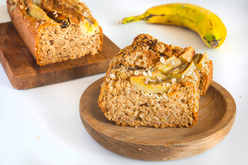 crunchy banana bread with cinnamon