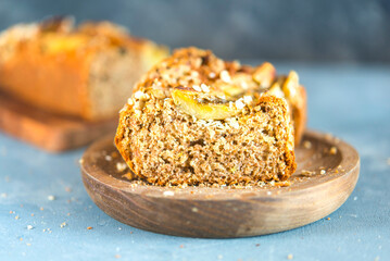 Banana bread with oats
