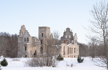 ruins of ungru castle in estonia