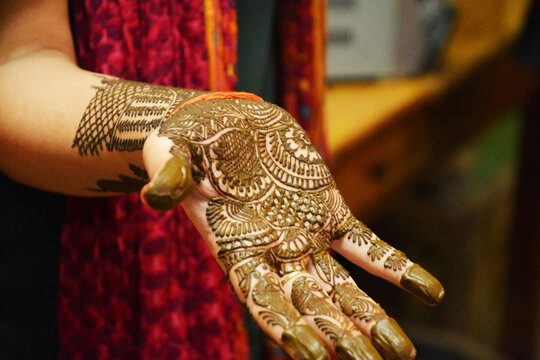 mahendi in wedding