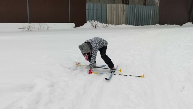 little girl fell on ski track