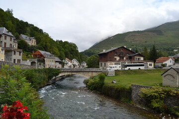Fototapeta na wymiar Visita a la preciosa villa Arreau y La Neste en los Altos Pirineos,Francia.