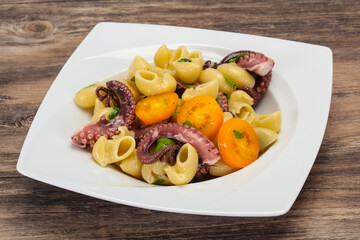 Pasta with octopus and yellow tomatoes