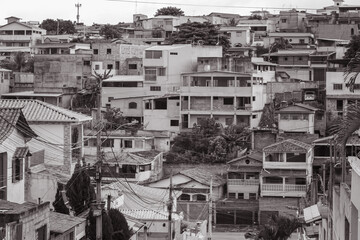 Foto urbana em preto e branco. Betim/MG. 