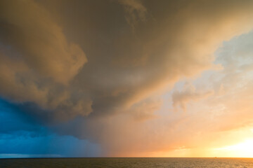 Fototapeta na wymiar sea and blue dramatic sky. tide at sea during blue twilight in cloudy weather
