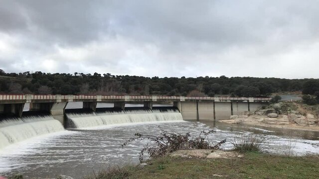 Fuentes claras' dam, at the end of the winter, full of water flooding