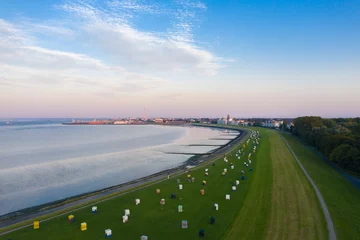 Landschaft mit dem Grasstrand in Cuxhaven © Jürgen Wackenhut