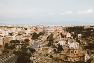 Naklejka premium Panoramic view of city Rome with Roman forum and Colosseum from Vittoriano