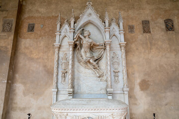 Panoramic view of inner garden of Basilica di Santa Croce