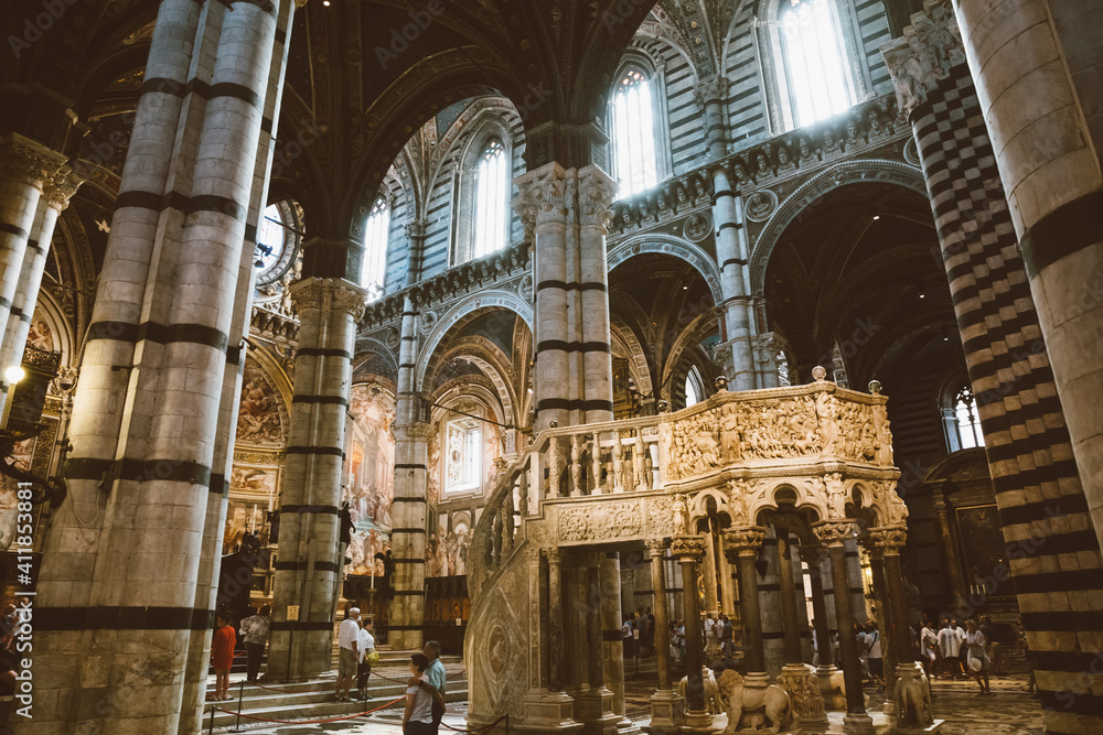 Wall mural panoramic view of interior of siena cathedral (duomo di siena)