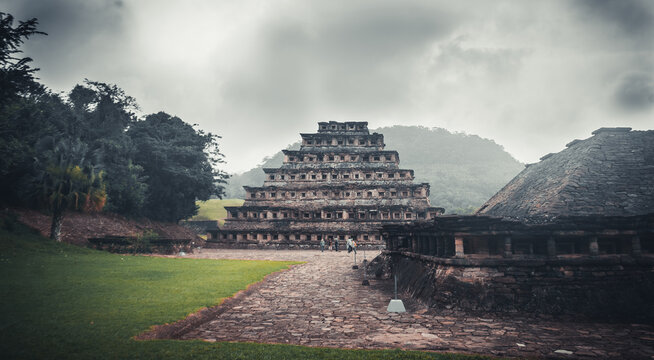 antiguas piramides de civilizaciones prehispanicas mexicanas