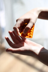 tabletki otwierane na dłonie wiyciąganie tabletek