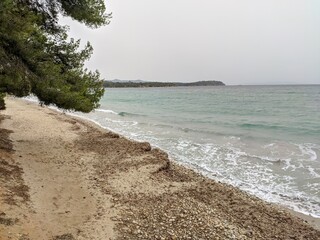 Plage Sentier du littoral, bord de mer méditerranée à hyères french rivera, rocher et vague...