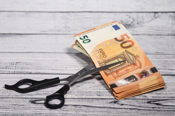 Argent euro dollar change echange banque  monnaie ciseaux coiffeur