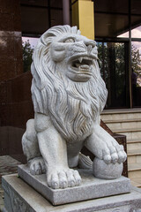 Stone statue of a lion at the entrance.