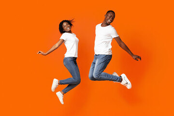 Fototapeta na wymiar Lifefull african american young man and woman jumping up