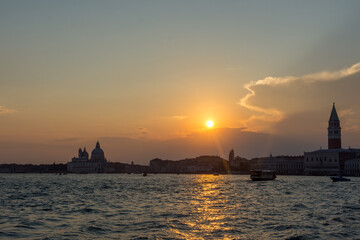 Naklejka premium discovery of the city of Venice and its small canals and romantic alleys