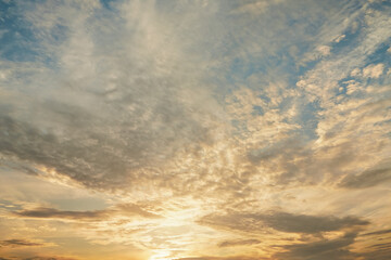 Obraz premium Morning blue orange sky, sun shining through clouds