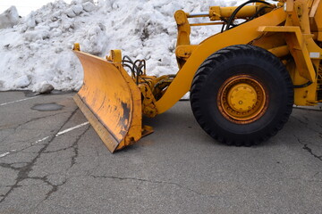 待機中の除雪車
