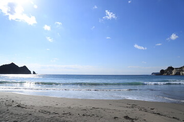 鵜原海岸と白い鳥居